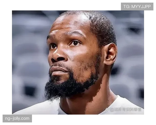 杜兰特又在深夜发训练视频,这自律程度真让人怀疑他是不是不用睡觉 杜兰特又在深夜发训练视频,这自律程度真让人怀疑他是不是不用睡觉